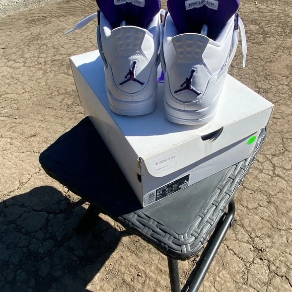 Jordan 4s Metallic purple - Picture 9 of 10